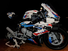 BMW M 1000 RR de 45 centímetros de comprimento e 27 cm de altura (1920 peças)