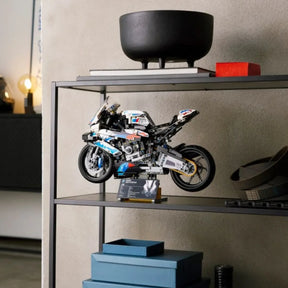 BMW M 1000 RR de 45 centímetros de comprimento e 27 cm de altura (1920 peças)
