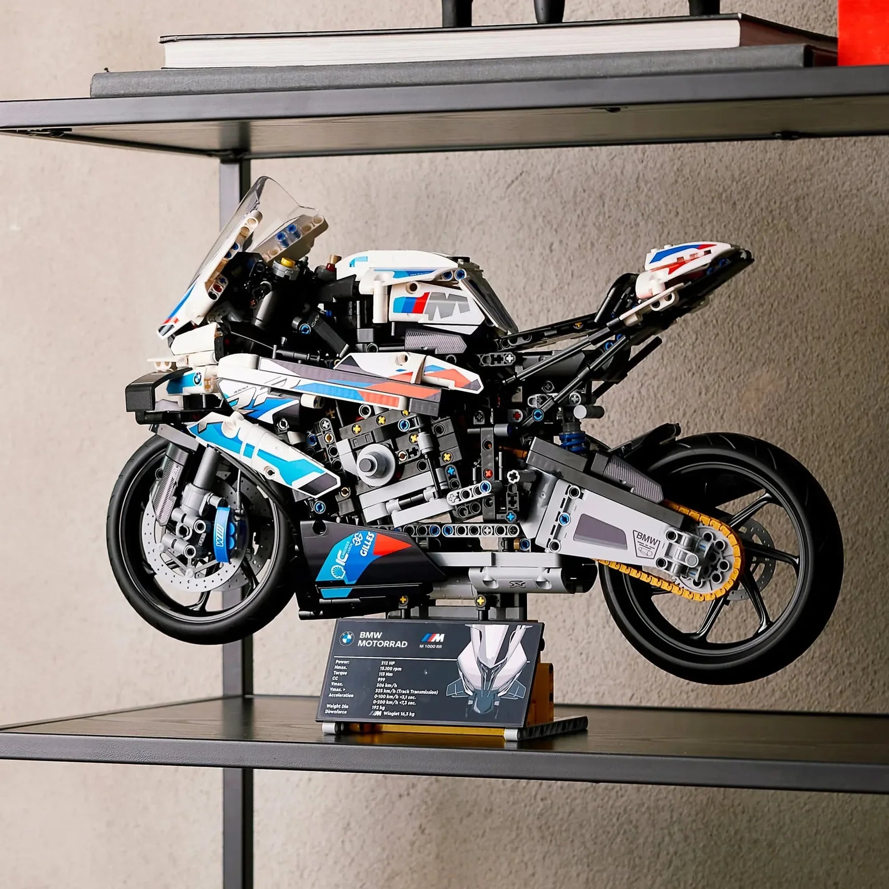 BMW M 1000 RR de 45 centímetros de comprimento e 27 cm de altura (1920 peças)
