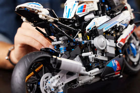 BMW M 1000 RR de 45 centímetros de comprimento e 27 cm de altura (1920 peças)