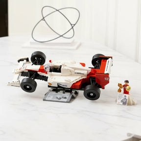 Fórmula 1 - McLaren MP4/4 + Ayrton Senna (693 pçs)